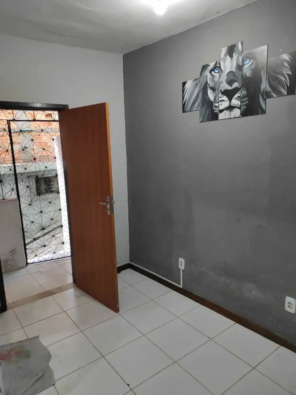 VENDE-SE CASA