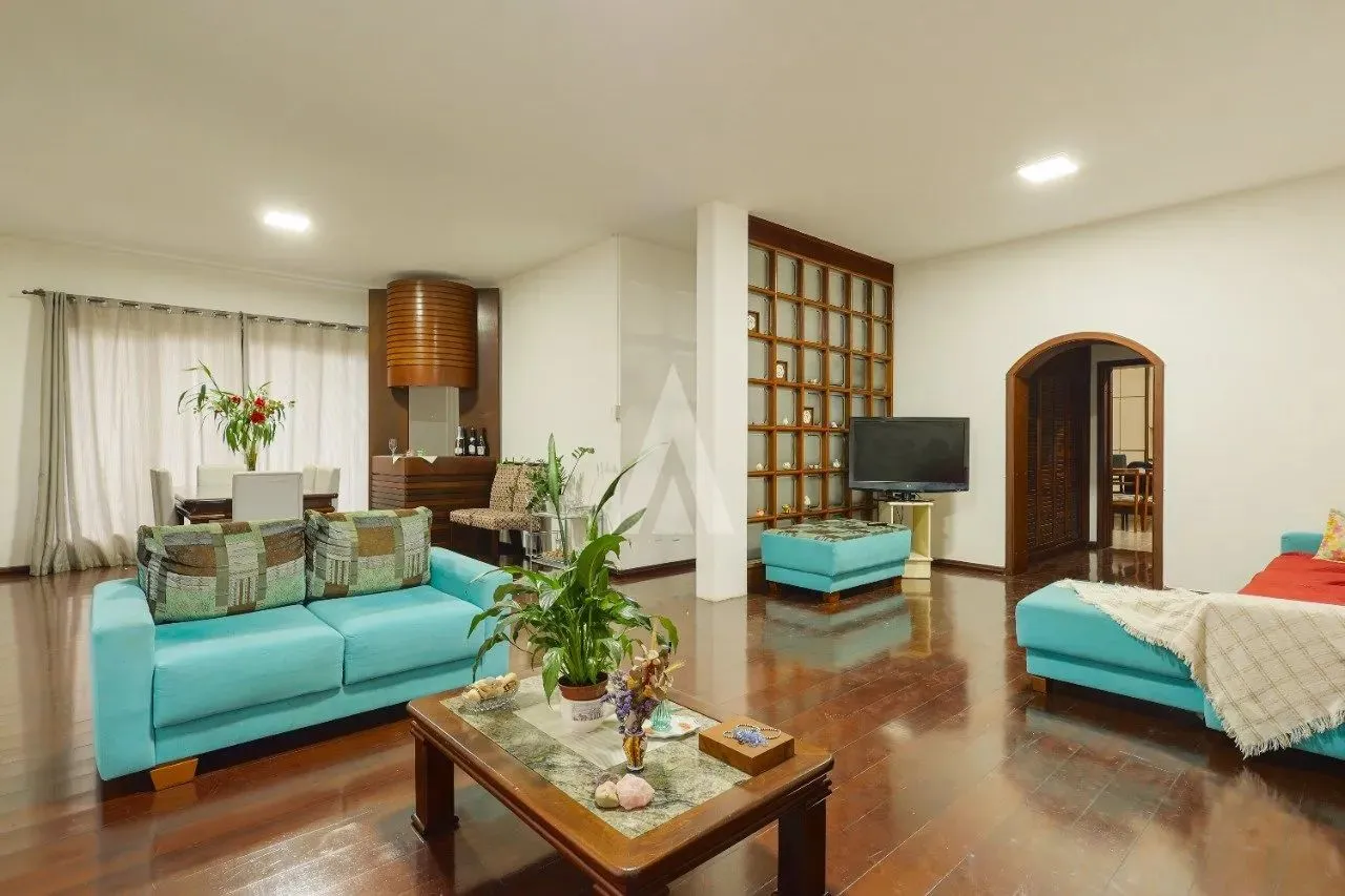 Casa com 1 suíte(s) mais 2 quarto(s) à venda no bairro América em Joinville, por R$ 1.240.