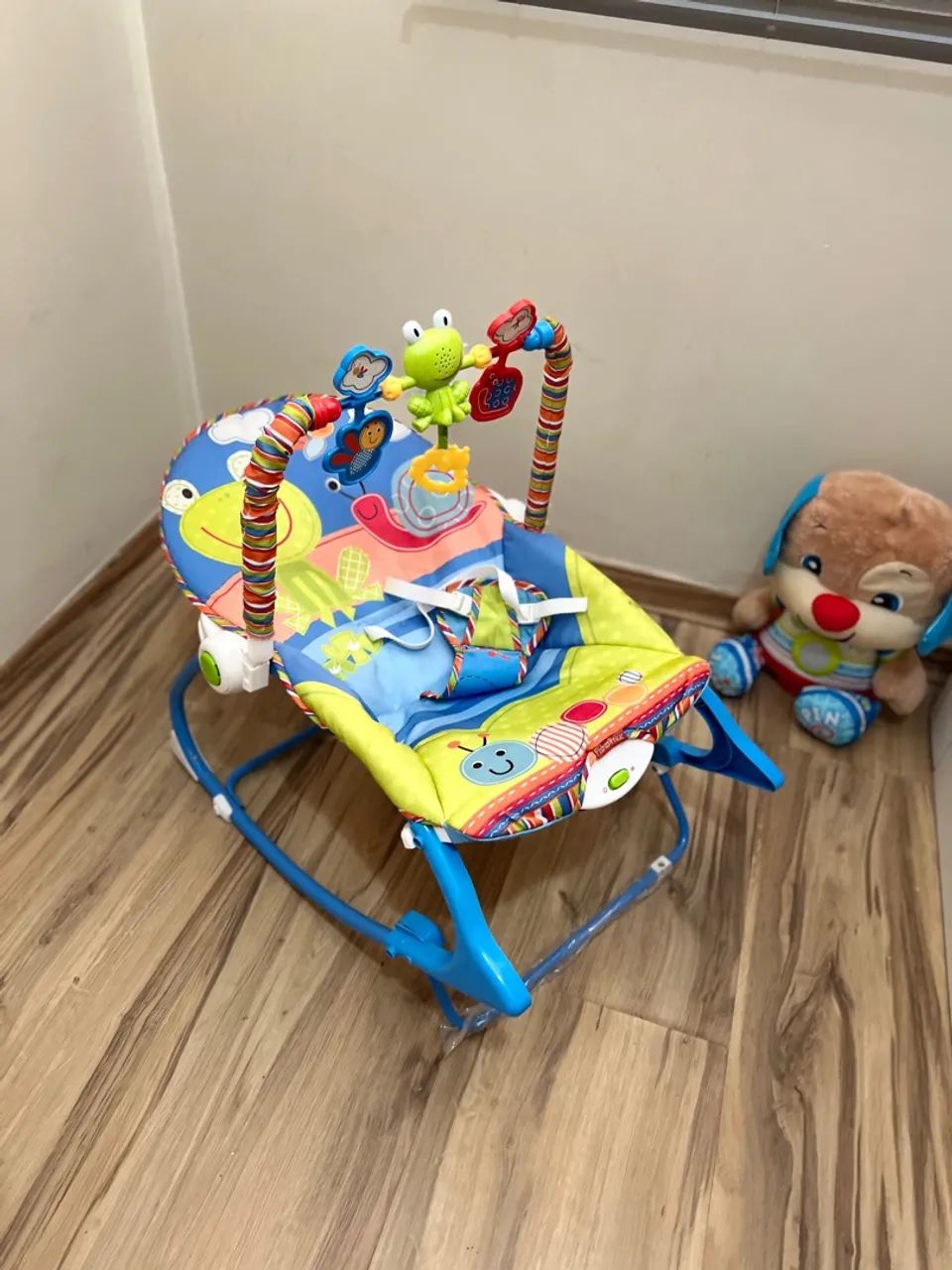 Cadeirinha Unissex Fisher Price !!!! Balanço Toca e vibra !!! No plástico ! Ac cartão  - Foto 2