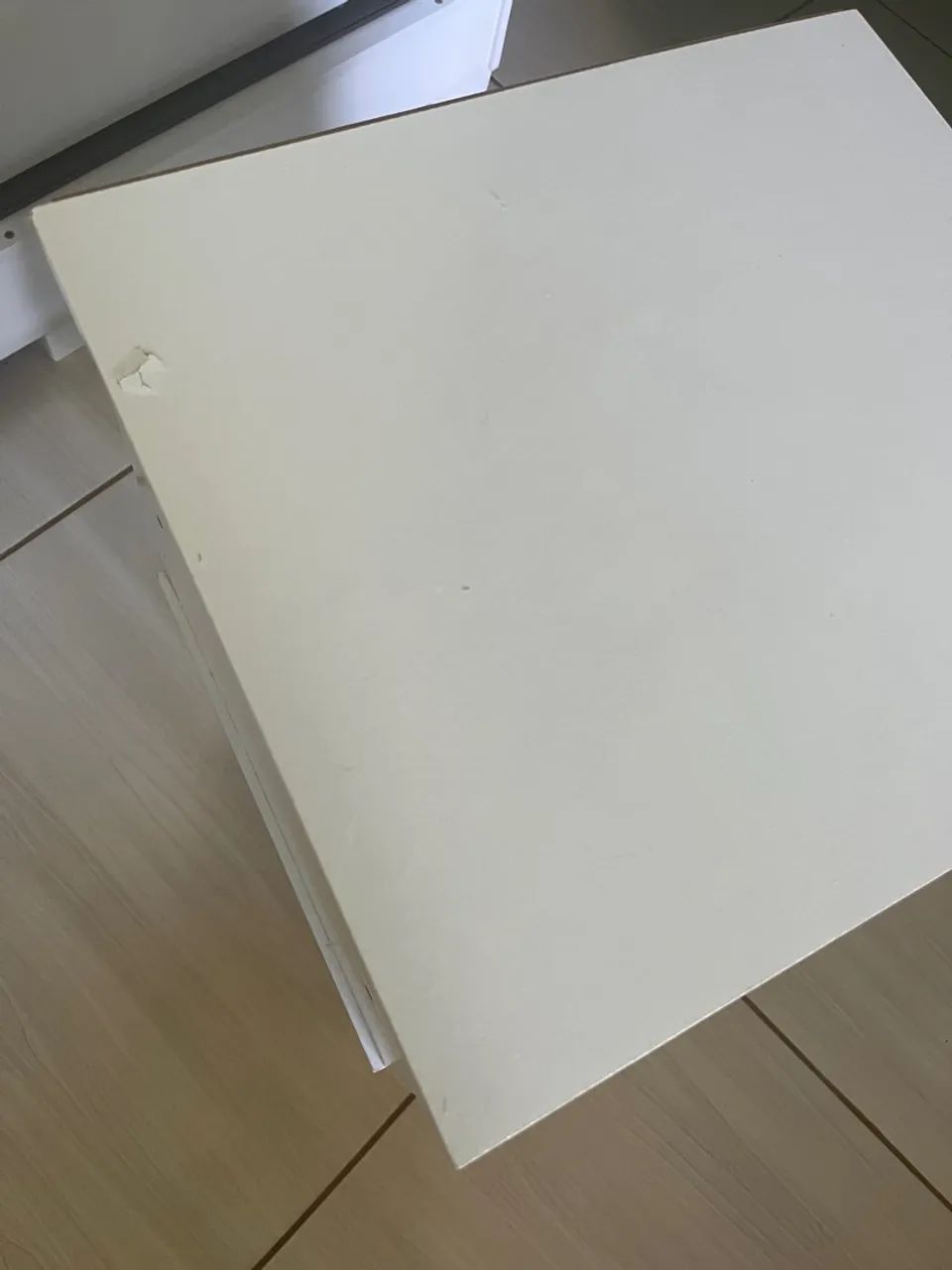 Mesa de Cabeceira Branca com Pés de Madeira - Foto 3
