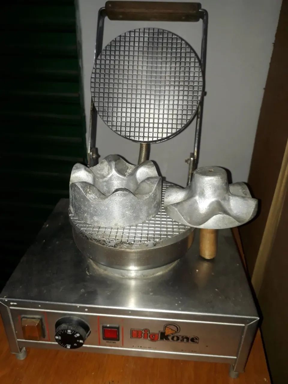 Máquina de fazer cones para sorvete Croydom - Foto 2