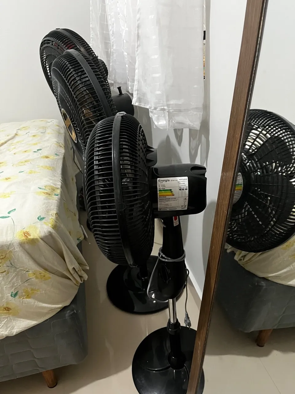 Ventilador de coluna preto Britânia 30