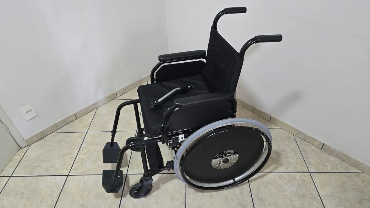 Cadeira de roda desmontável  - Foto 5