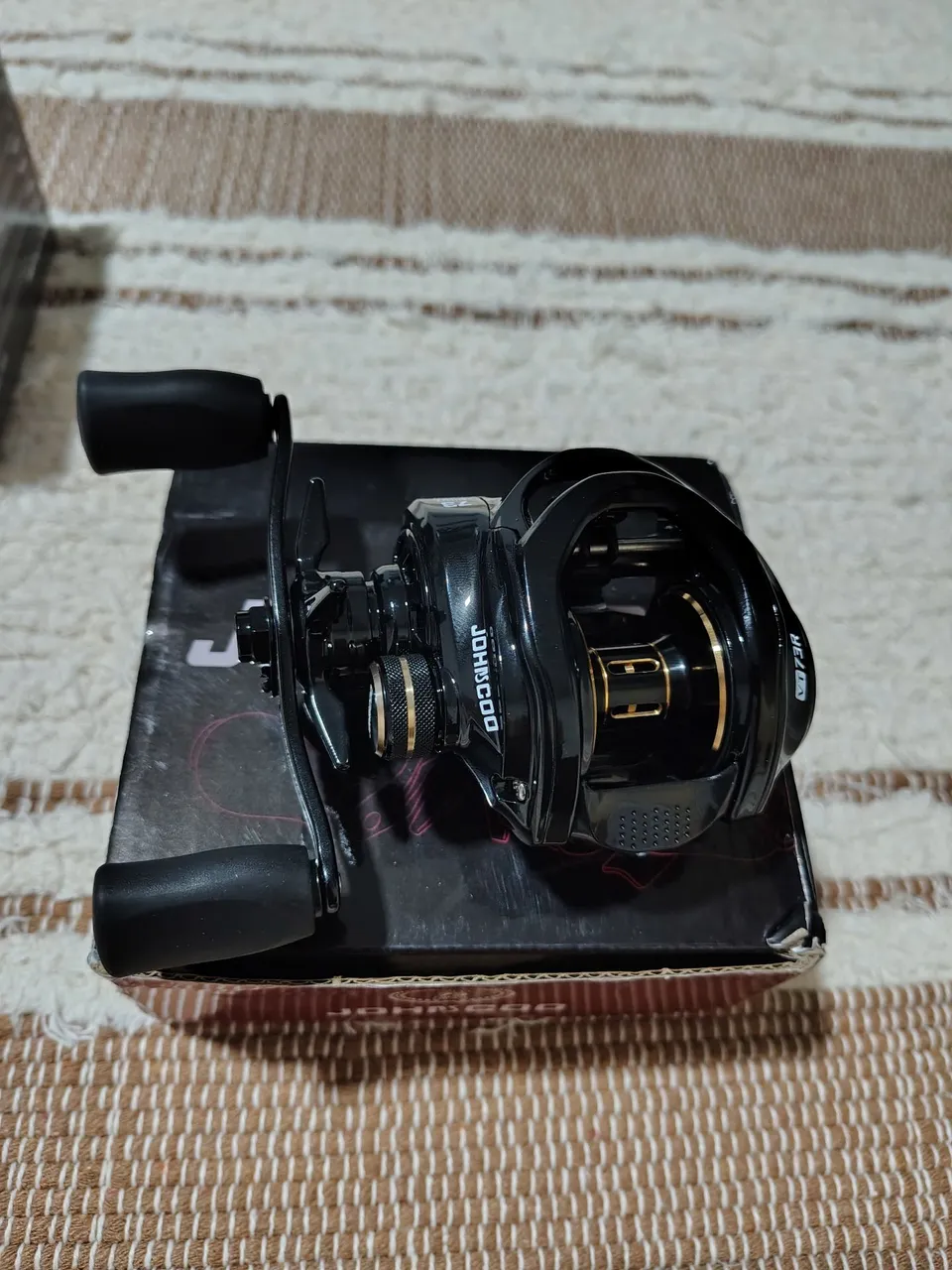 Carretilha Johncoo VT73R manivela esquerda