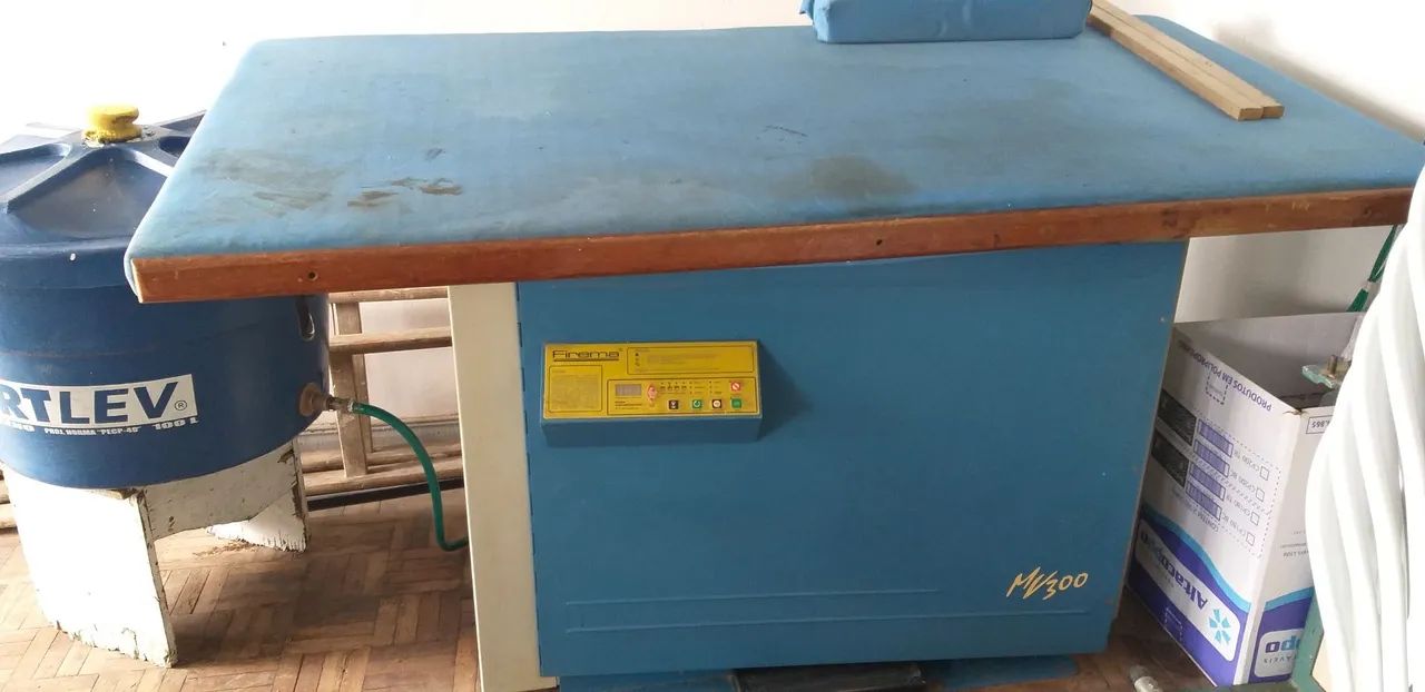 Mesa de passar roupa industrial Firema MV300