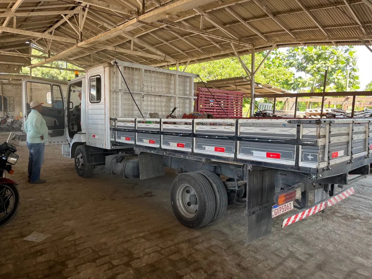 Caminhão Mercedes-Benz 914 6 - Baú - Foto 3