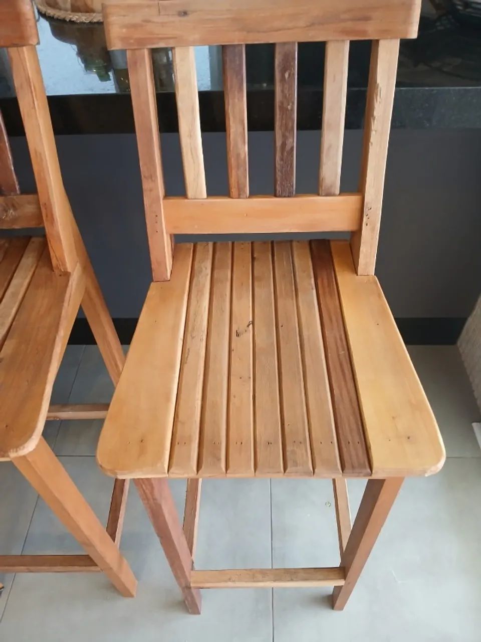 conjunto com 04 banquetas - Foto 3