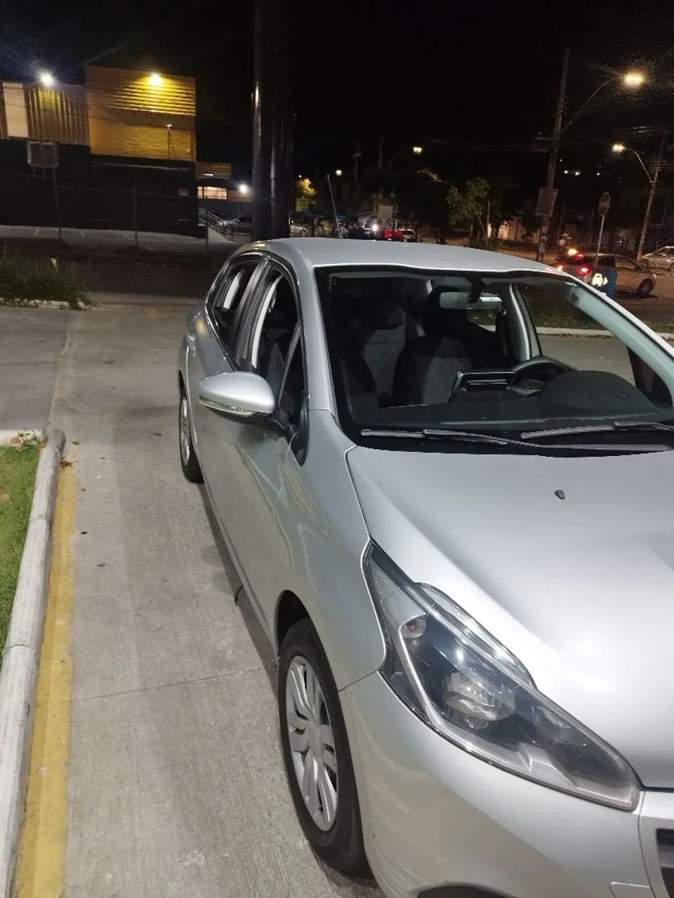 Peugeot 208 2018 1.2 troco em moto - Foto 2