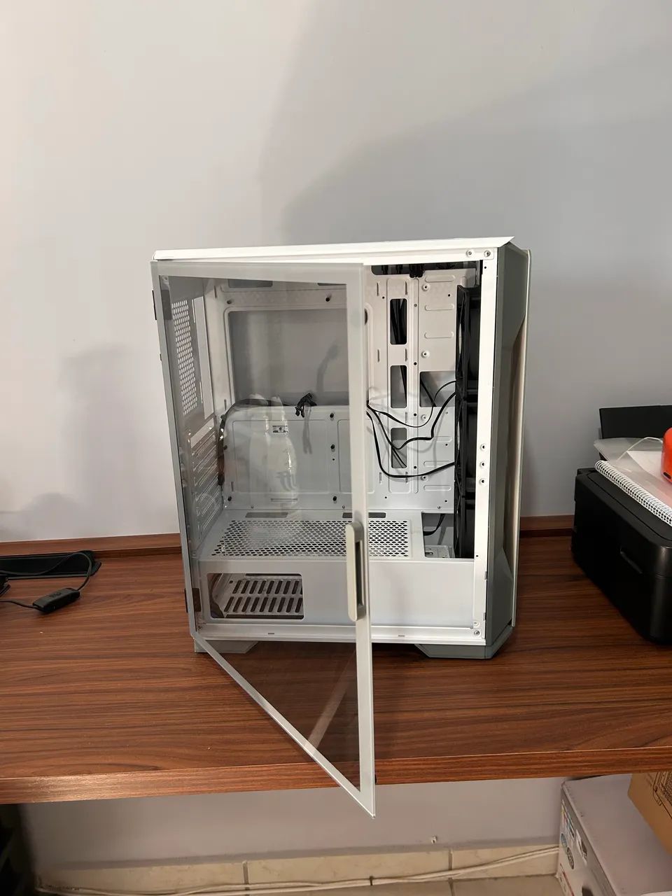 GABINETE GAMER PICHAU POUTER 3 LATERAL DE VIDRO BRANCO, PG-P03-WT