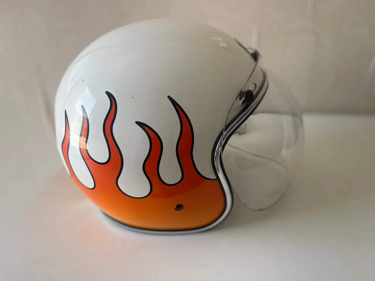 Capacete Customizado com Chamas