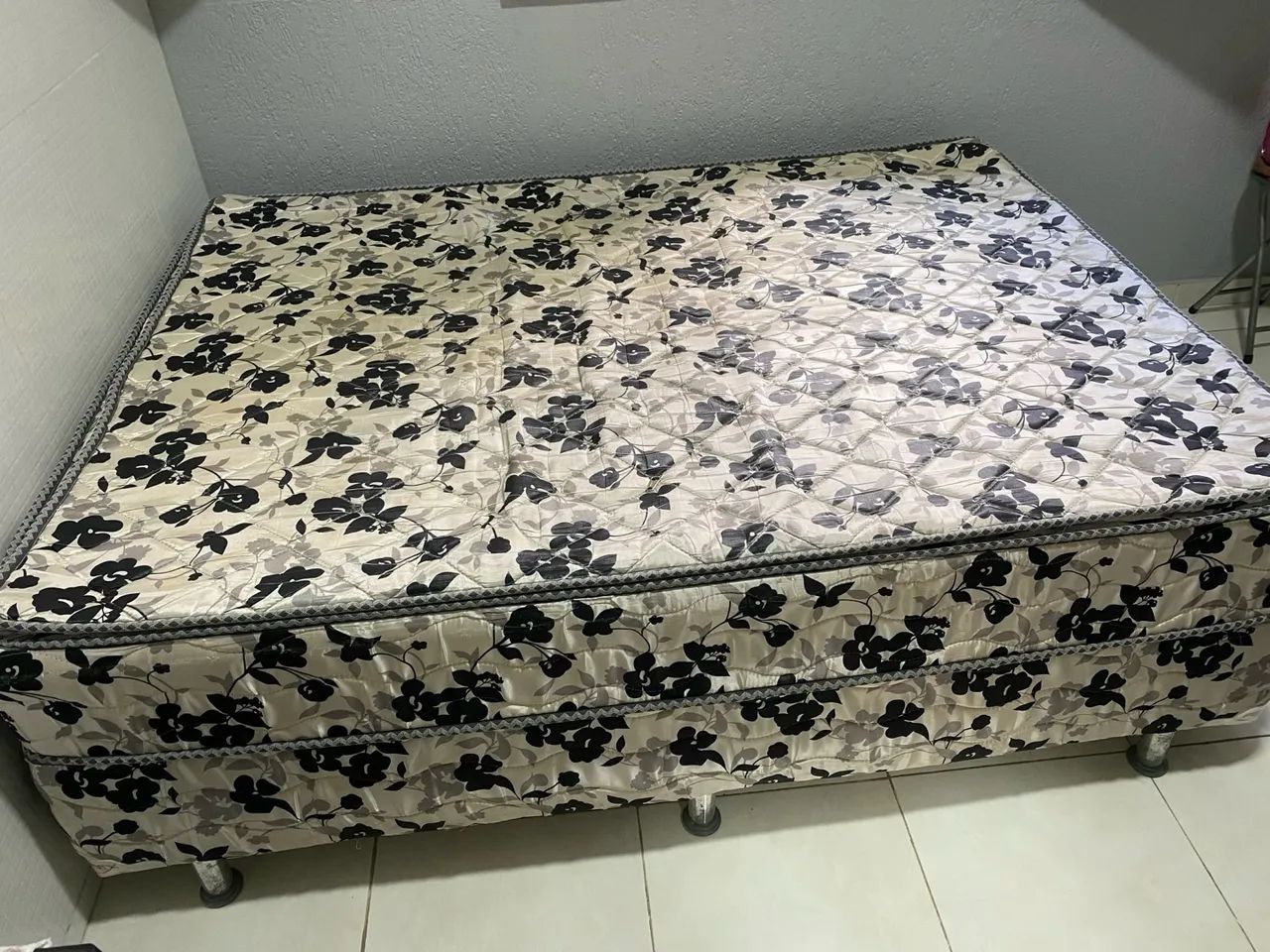 Cama de casal medida 1,88 por 1,37 - Foto 4