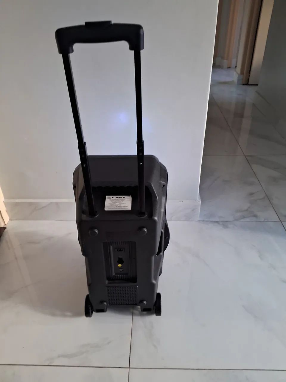 Caixa de Som Portátil Mondial com Bluetooth e LED - Foto 2