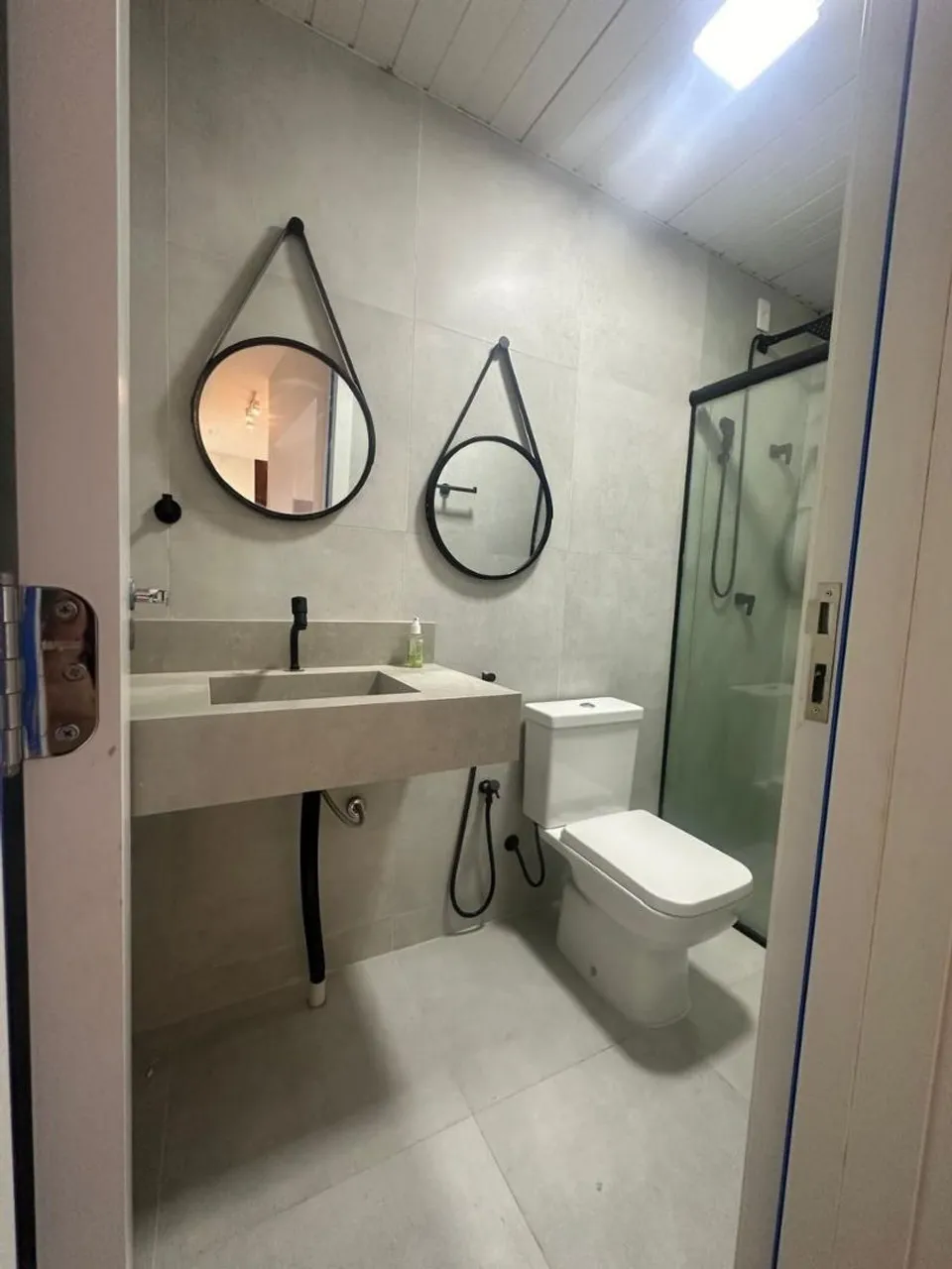 Apartamento moderno e completo, pronto para morar, perto de tudo