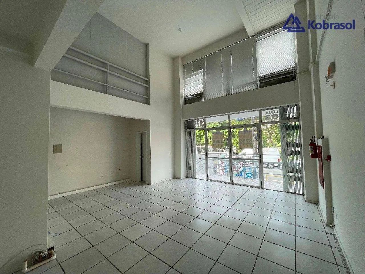 Loja para alugar, 90 m² por R$ 4.496,11/mês - Kobrasol - São José/SC