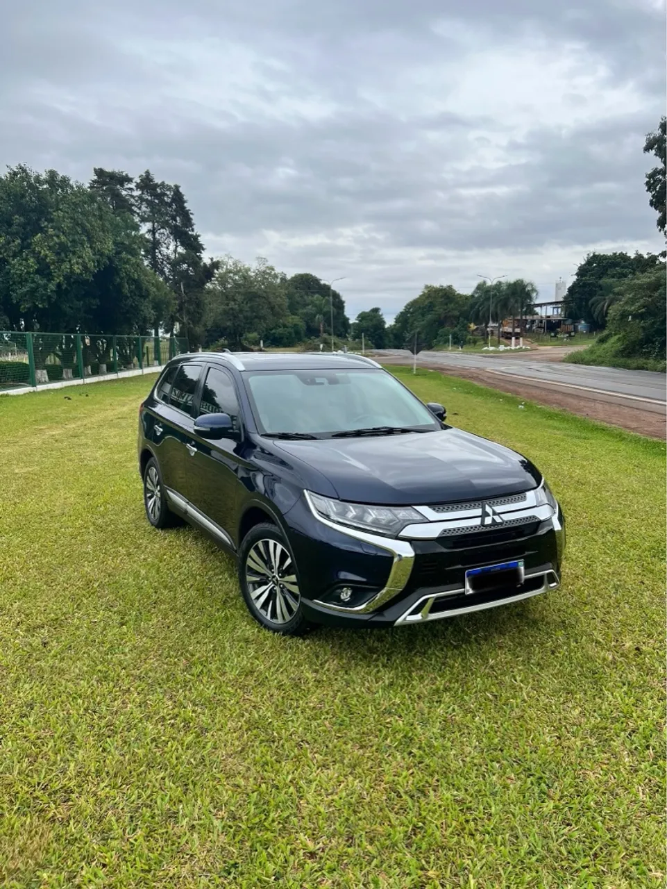 Mitsubishi Outlander 4x4 Hpe-s awd impecável.