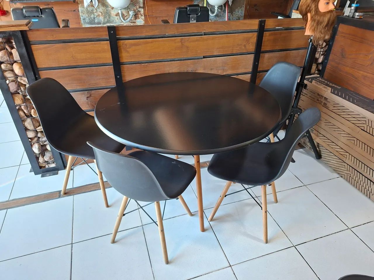 JOGO DE MESA E CADEIRAS 