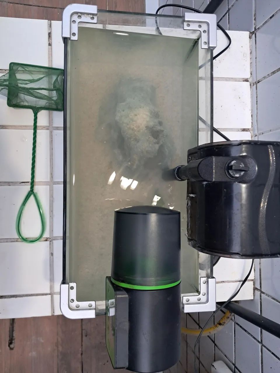 Vendo aquário 15L kit completo bomba e dosador de ração  - Foto 2