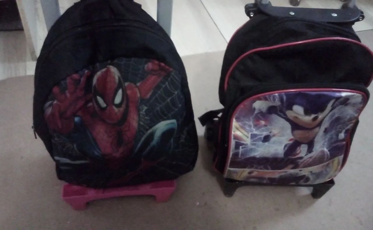 Par de Mochilas infantis com rodinhas 