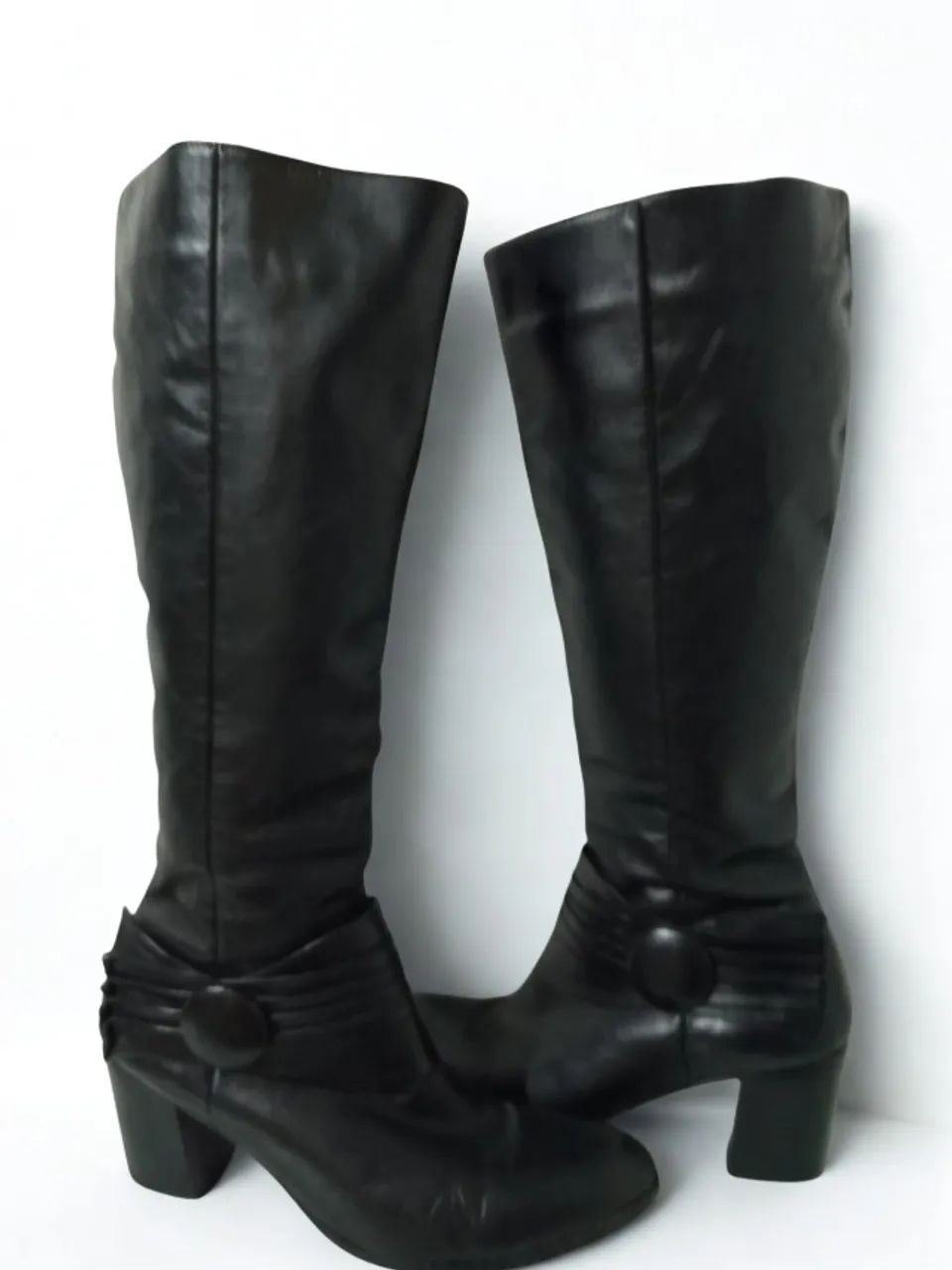 Bota cano longo de couro - Foto 3