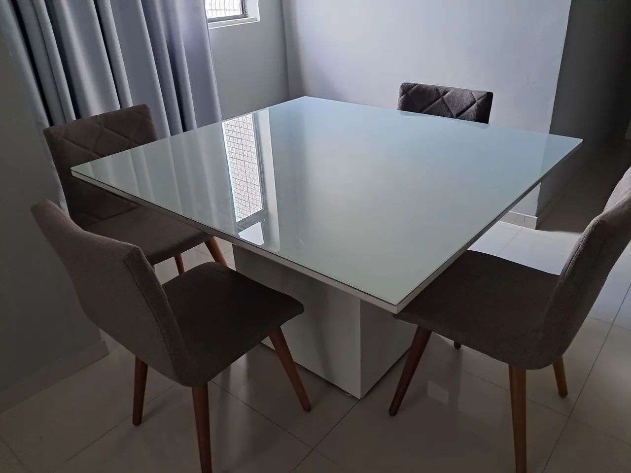 Mesa de jantar perto estado  - Foto 3