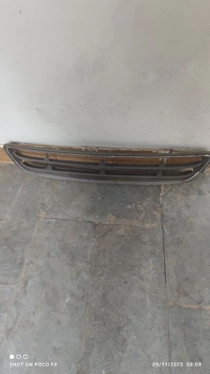 Grade frontal inferior do palio 