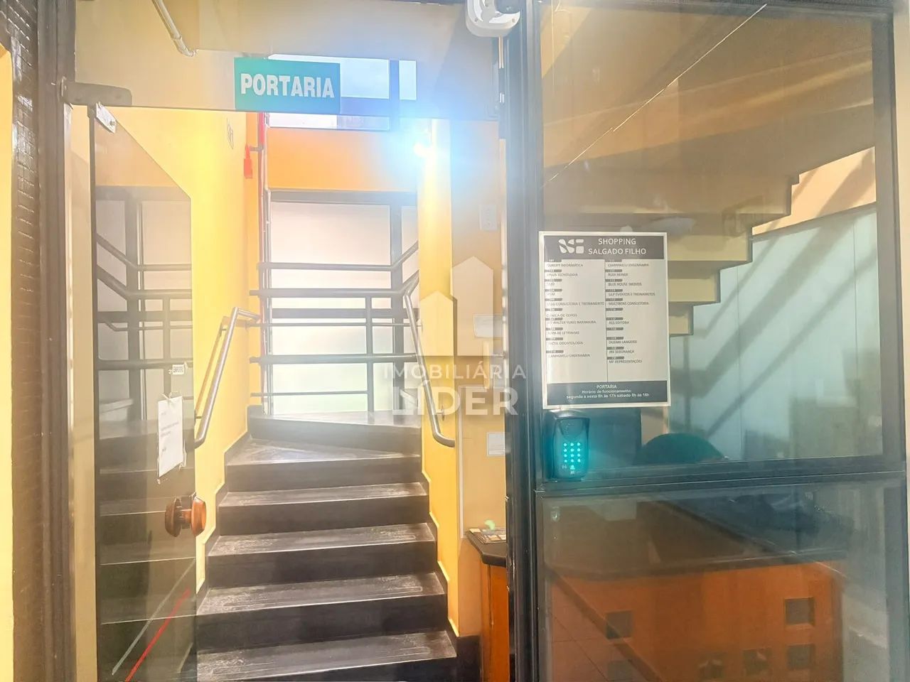 Excelente Sala Comercial no Uberaba  Condomínio Salgado Filho (C/ Estacionamento) - Foto 3