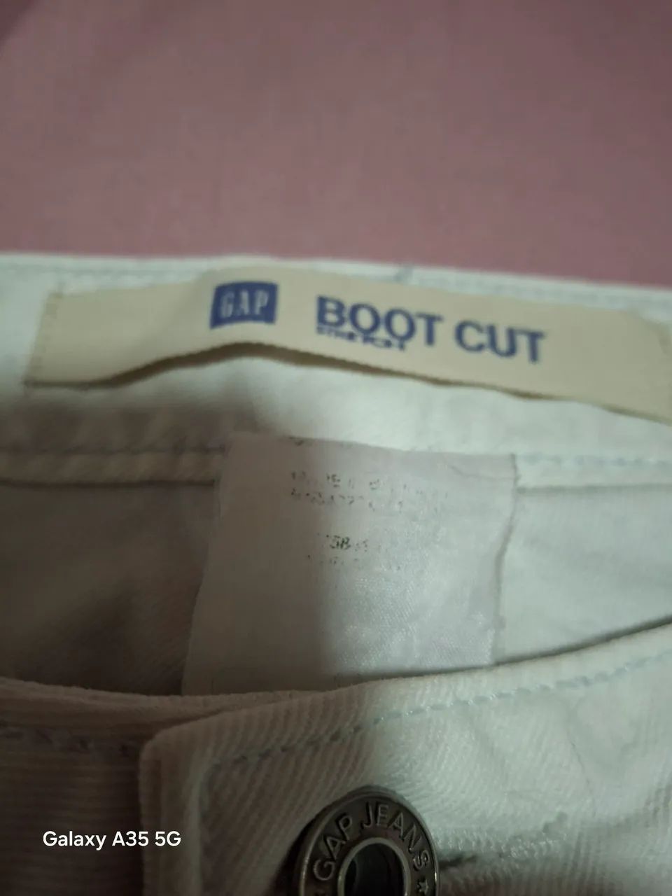 Calça jeans claro, tam 36 original. Bem conservada.