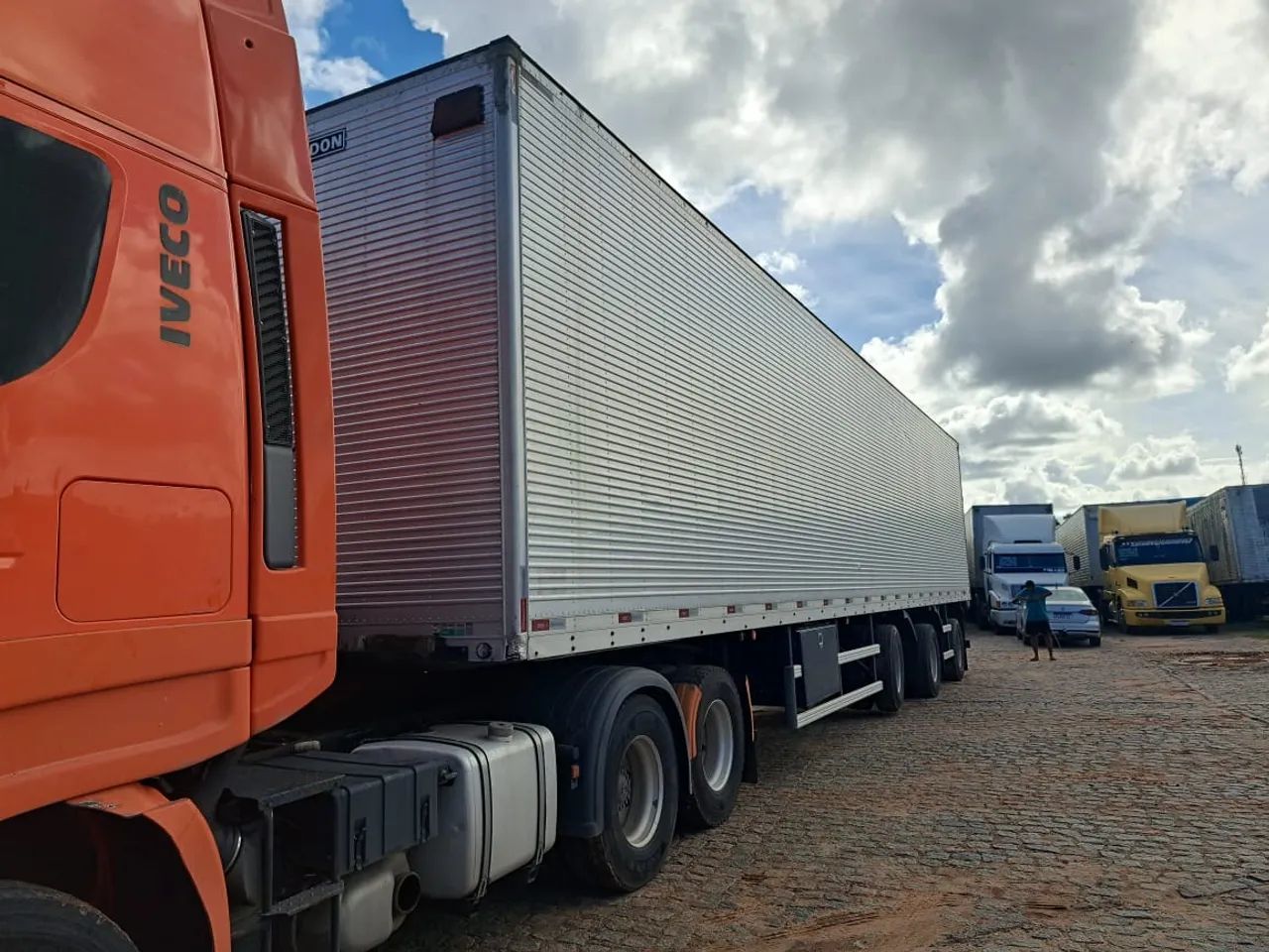 Carreta vanderleia randon