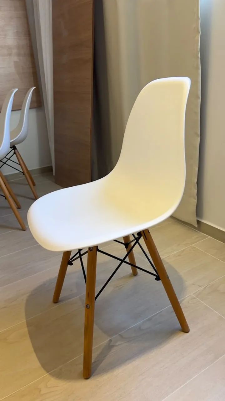 Kit 4 Cadeiras Charles Eames Eiffel Branca com Base de Madeira para Sala - Foto 4