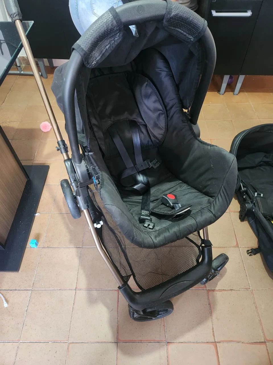 Carrinho galzerano com bebê conforto  - Foto 3