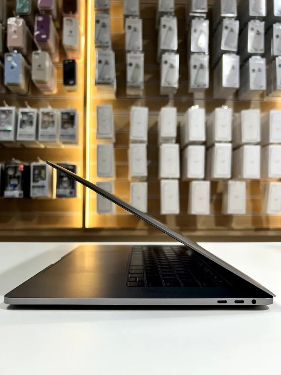 MacBook Pro 2018 Touch Bar 16/256gb AMD 15 inch - Foto 4