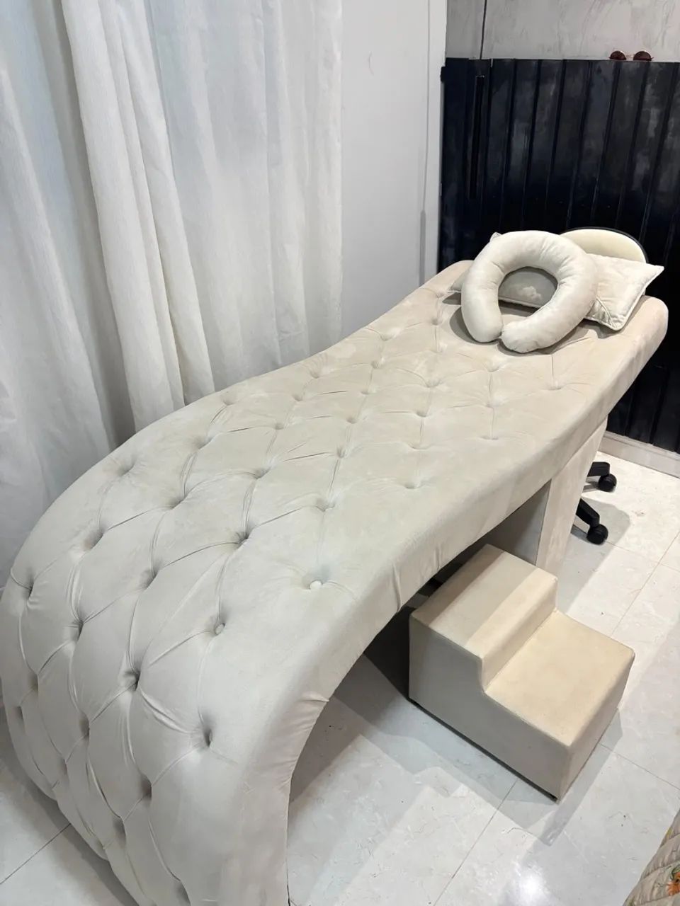 Maca extensão de cílios/sobrancelhas com massagem acompanha cadeira e escada  - Foto 2