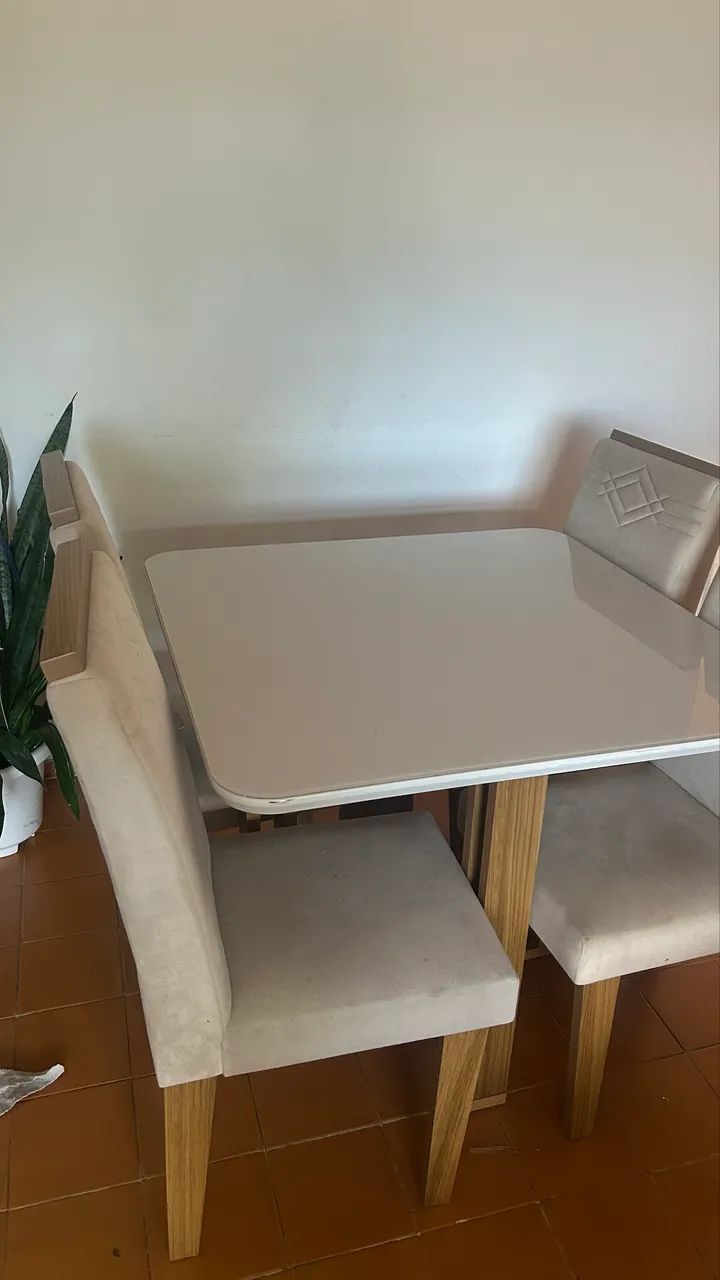 Vendo uma mesa de 4 cadeiras  - Foto 4