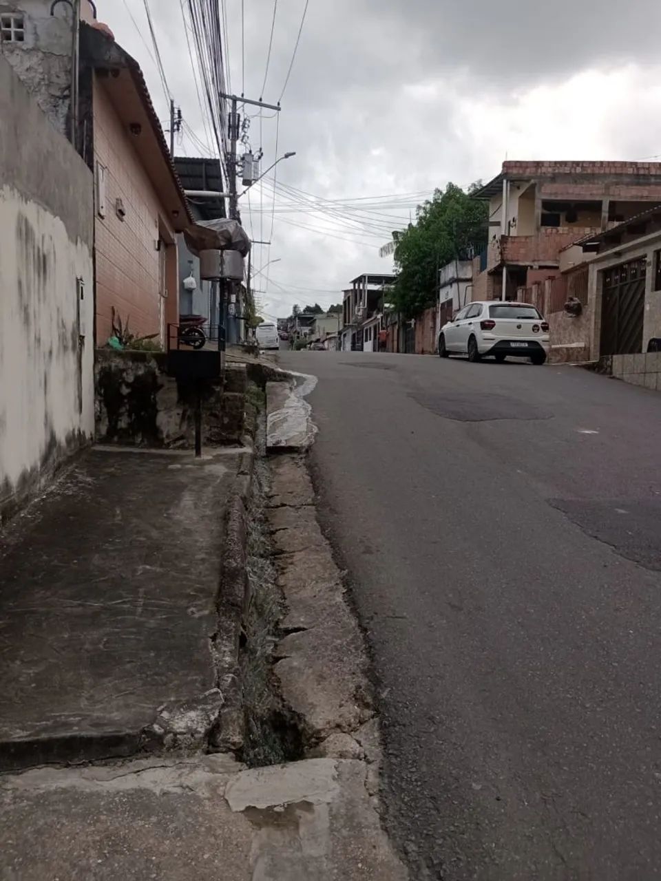Vendo casa bem localizada.lugar privilegiado. - Foto 2