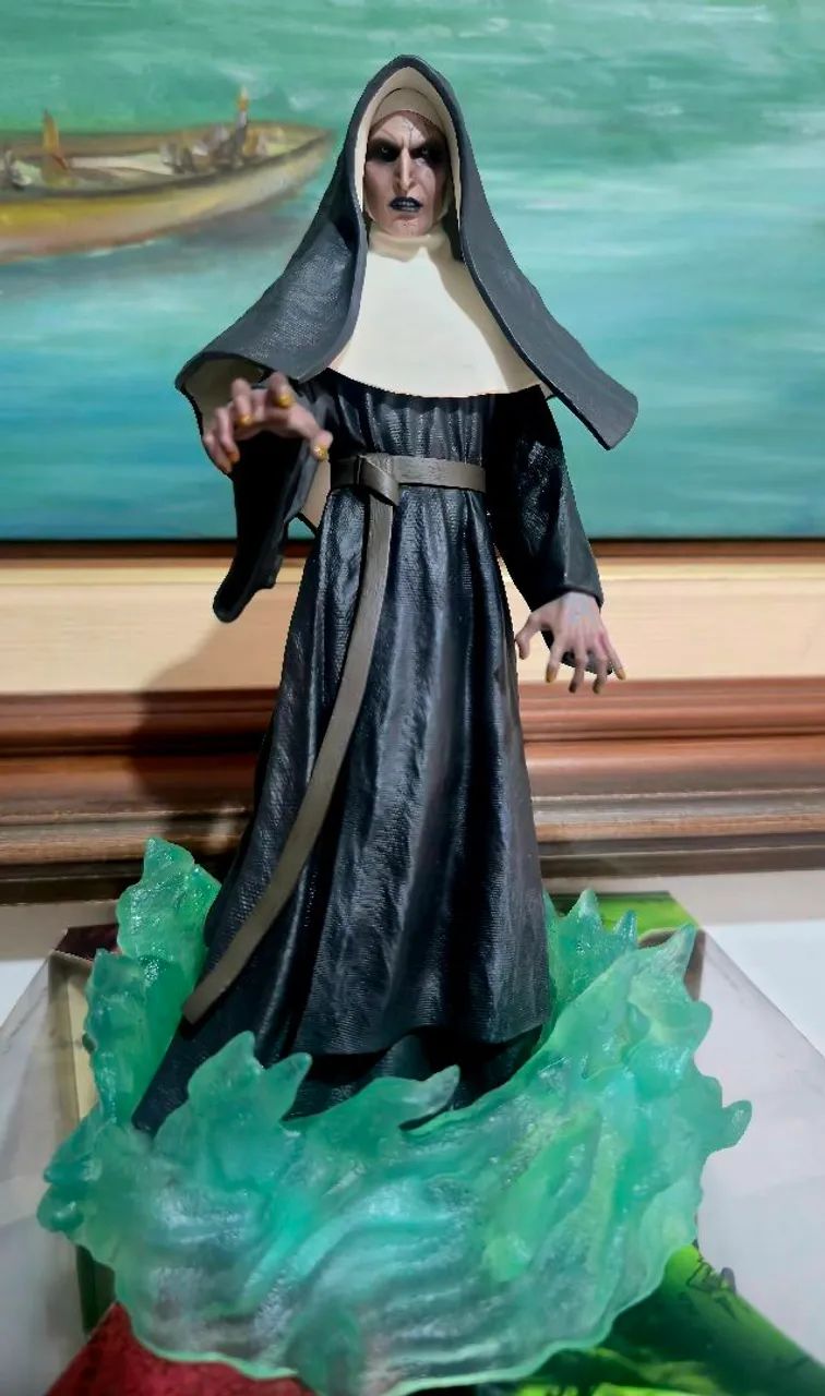 THE NUN - VALAK | Diamond Select Gallery Diorama