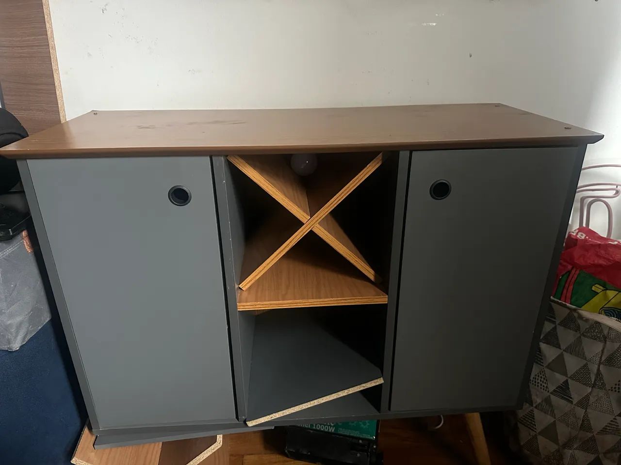 Móvel Bar / Adega com Portas e Nichos - R$ 200 - Foto 3