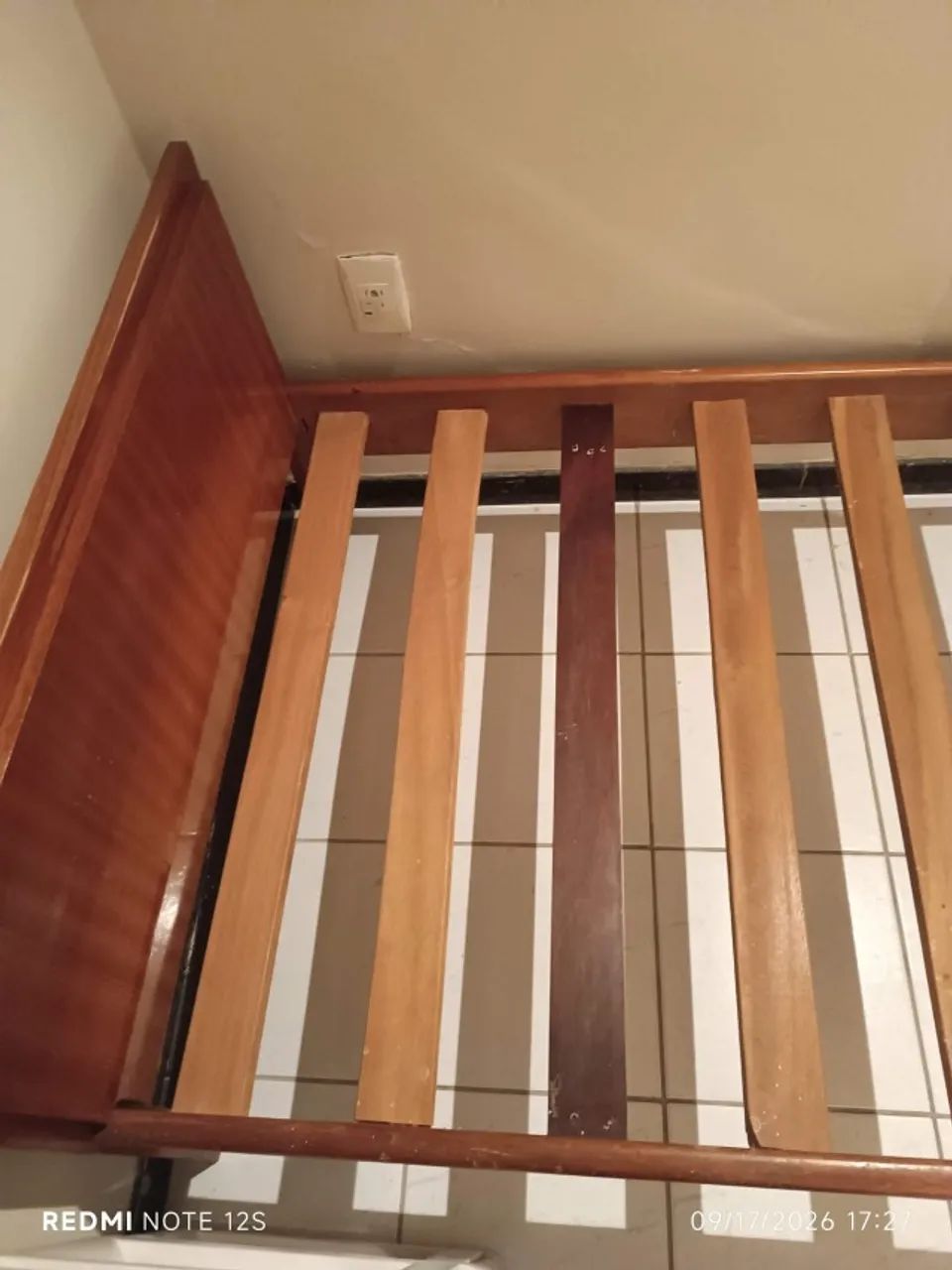 Cama de Solteiro Madeira Maciça 88x188 - Muito Conservada - Foto 4