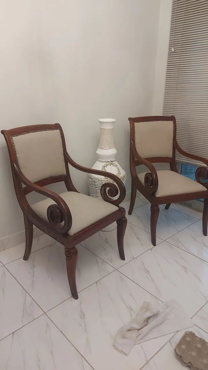 Lindas Poltronas em.Imbuia clássicas antigas