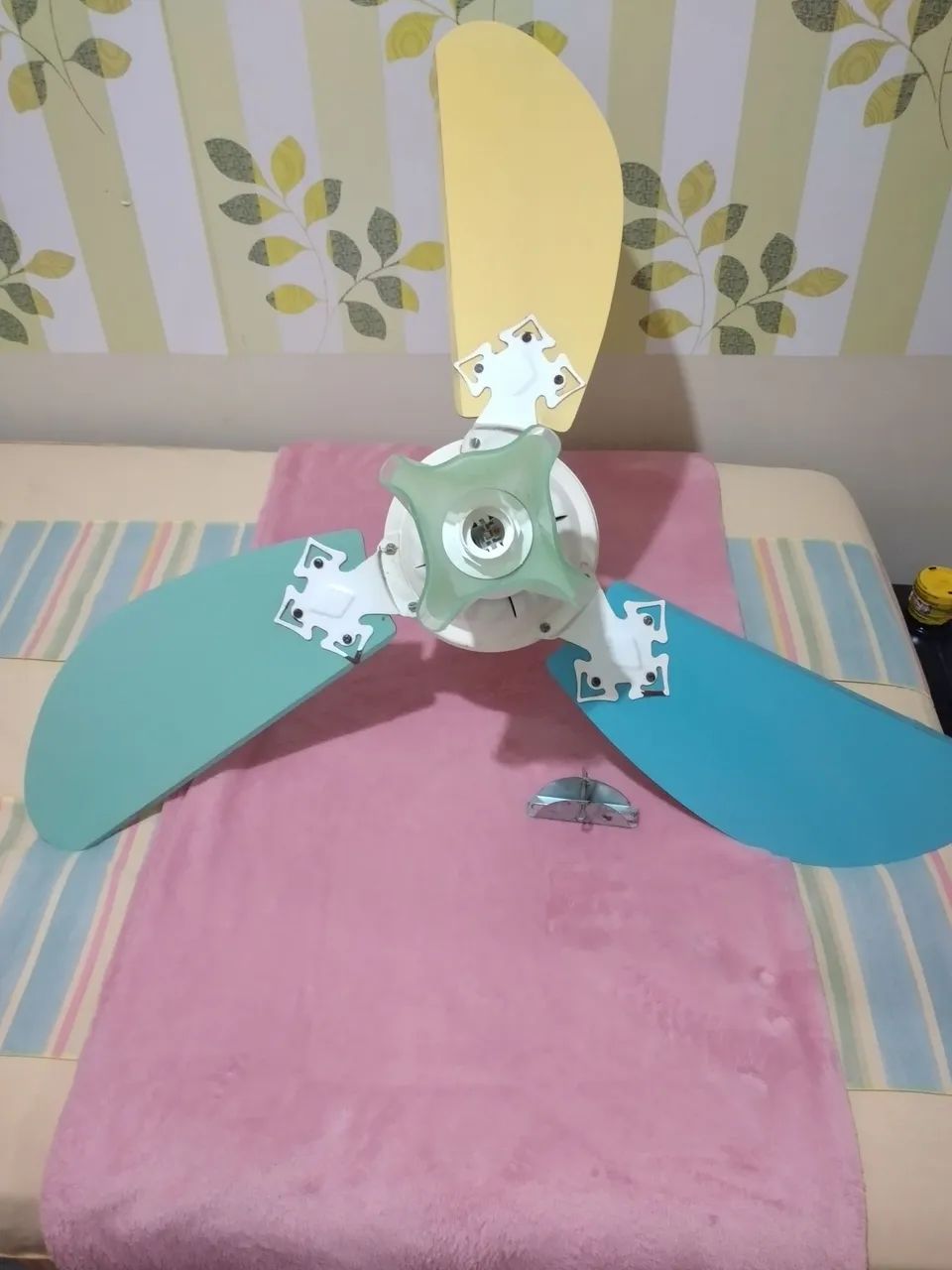 Vendo ventilador usado. Mais funciona normalmente.  Usado.