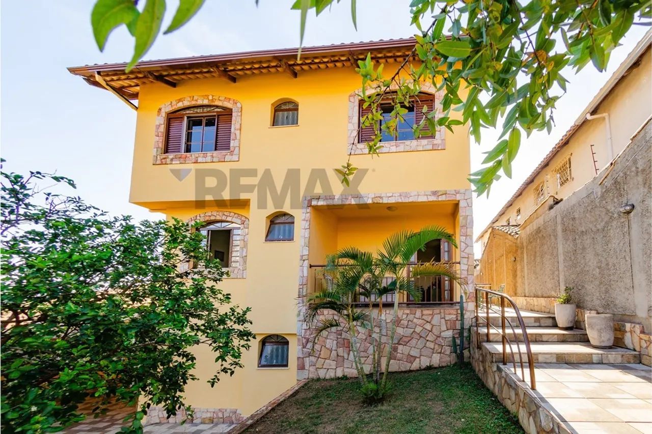 Casa 6 Quartos a Venda no Palmeiras