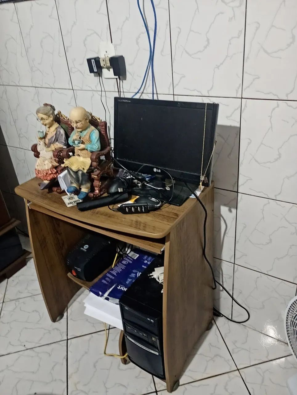 vendo computador completo com a estante 