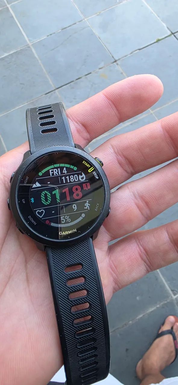 Relógio Garmin Forerunner 55 usado e em excelente estado, com caixa e cabo de carregamento - Foto 2