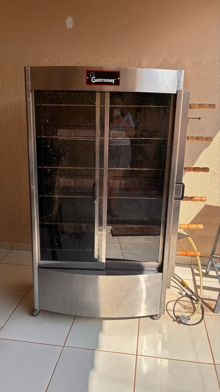 Vendo máquina de assar frango e mesa de inox .  - Foto 3