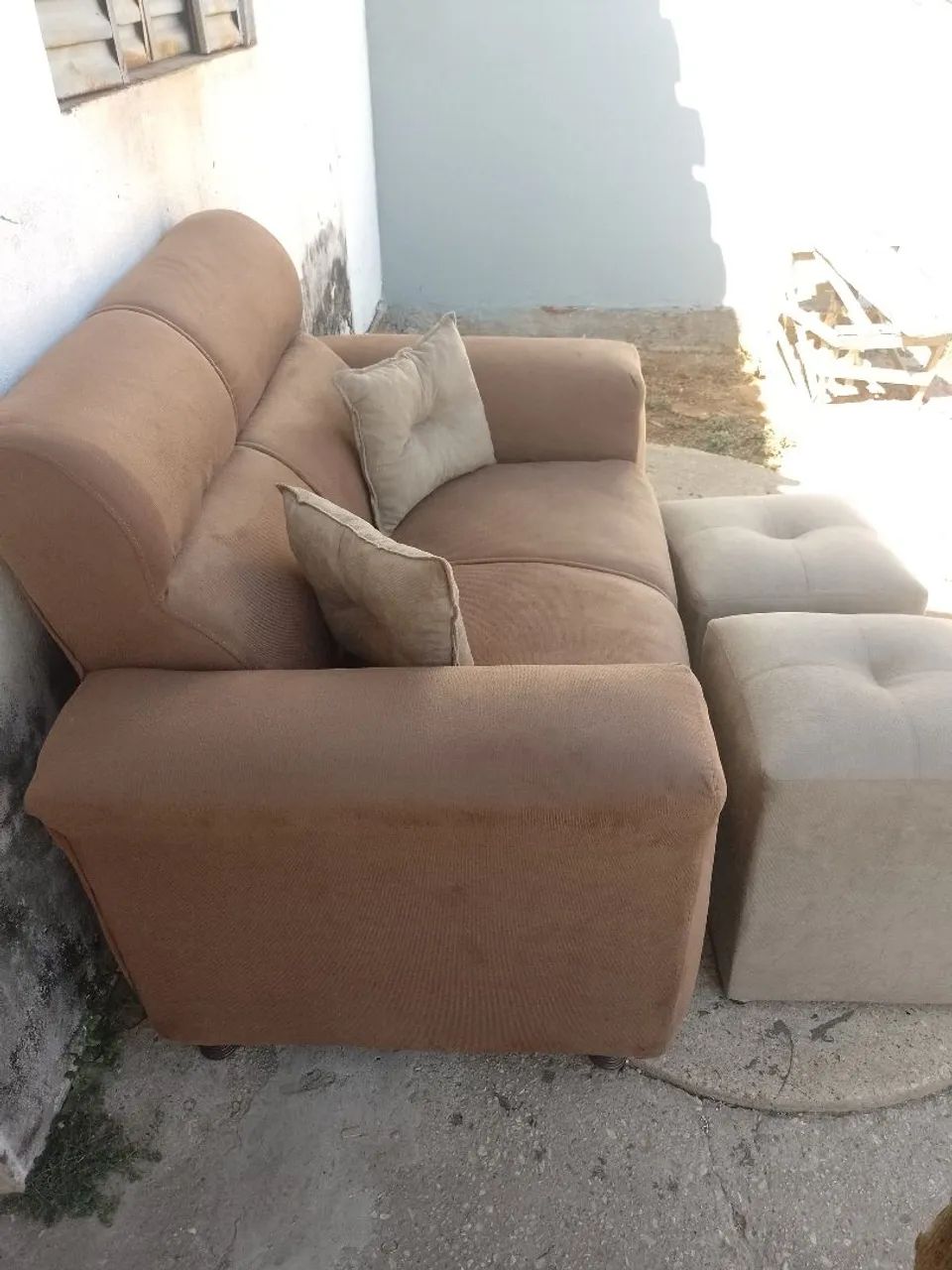 Kit sofá de 2lugar 2 puf e almofada 600