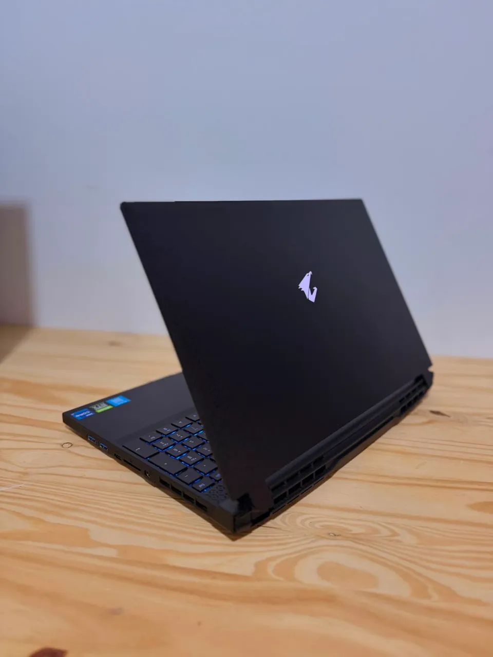 Notebook Gigabyte Aorus - RTX 3070 / Intel Core i7 12700H / 32GB de RAM / SSD 512GB