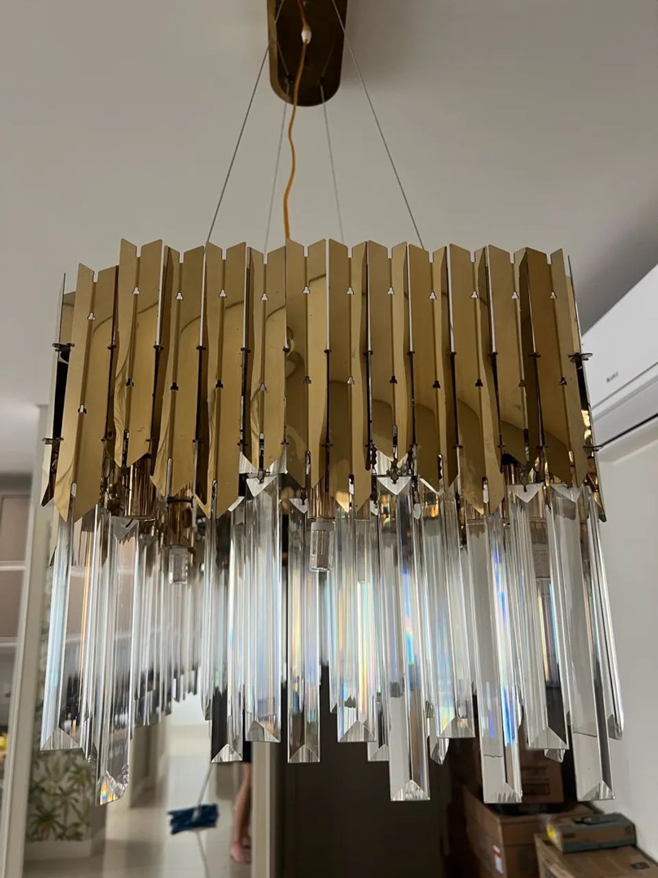 LUSTRE PENDENTE RETANGULAR DOURADO COM CRISTAIS  - Foto 4