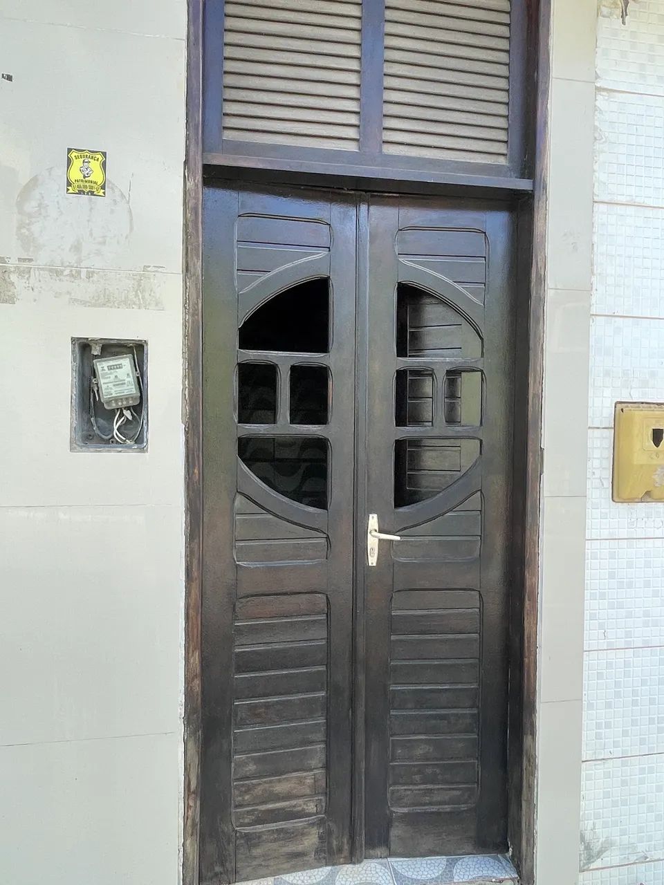 Porta de madeira maciça 