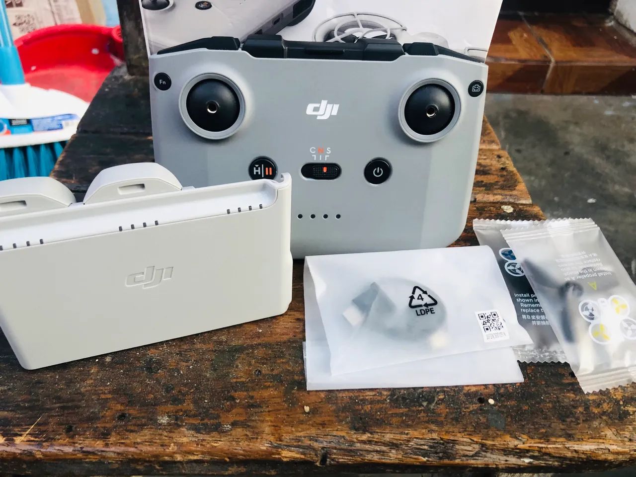 DJI Neo Semi Novo Completo com Controle, Hub de Carga e Acessórios - Foto 2