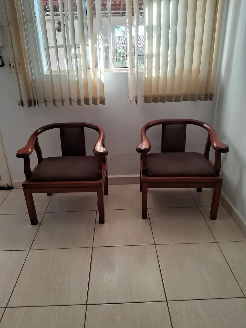 Vendo cadeiras de madeira 