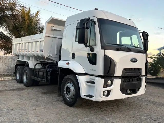 Vendo Caçamba Ford 2431 6x2, Cabinada Leito, modelo 2019 - Foto 2